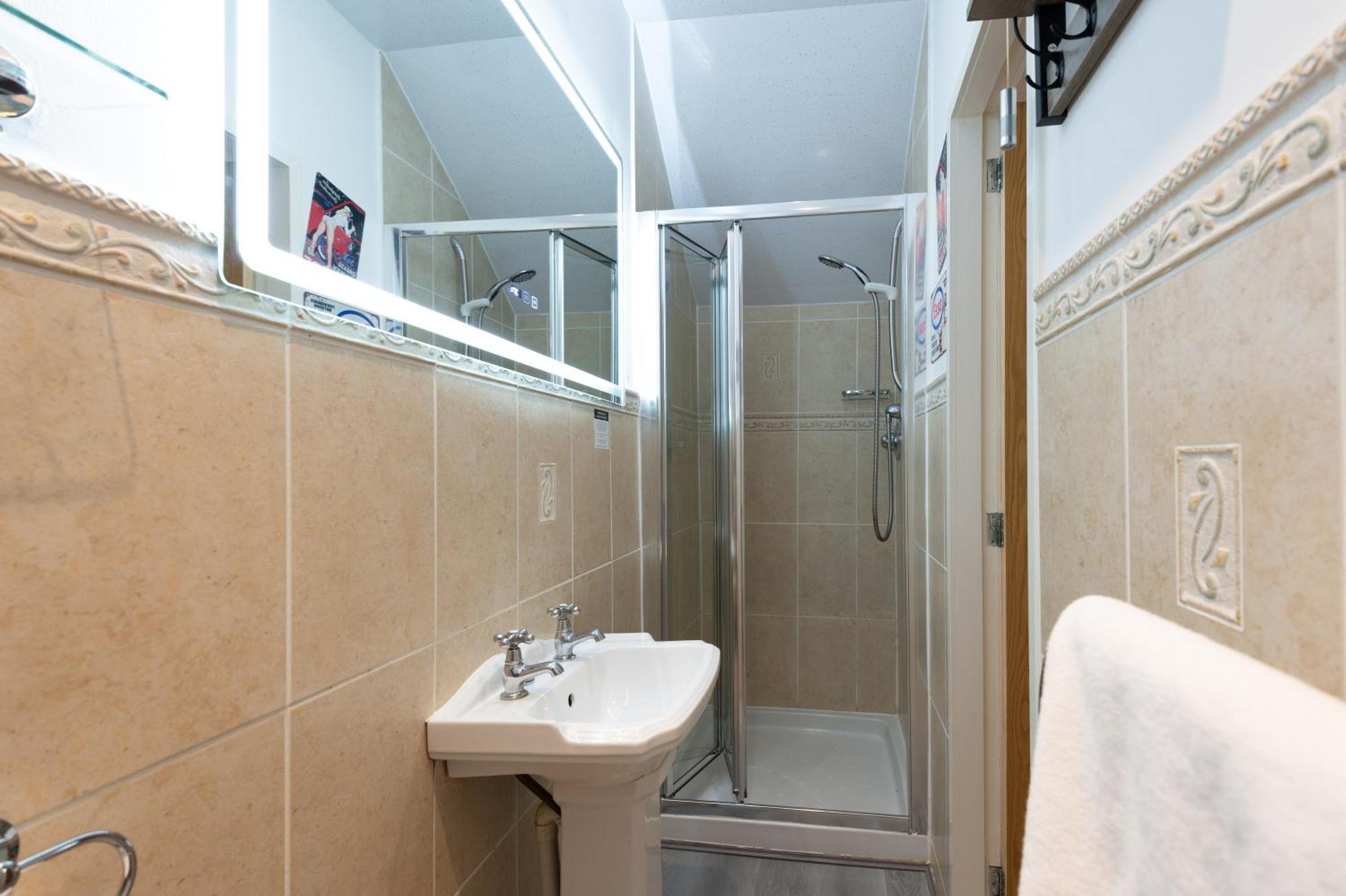 The Ambleside Apartments - Self Catering With Private Kitchen - Best For Location Экстерьер фото