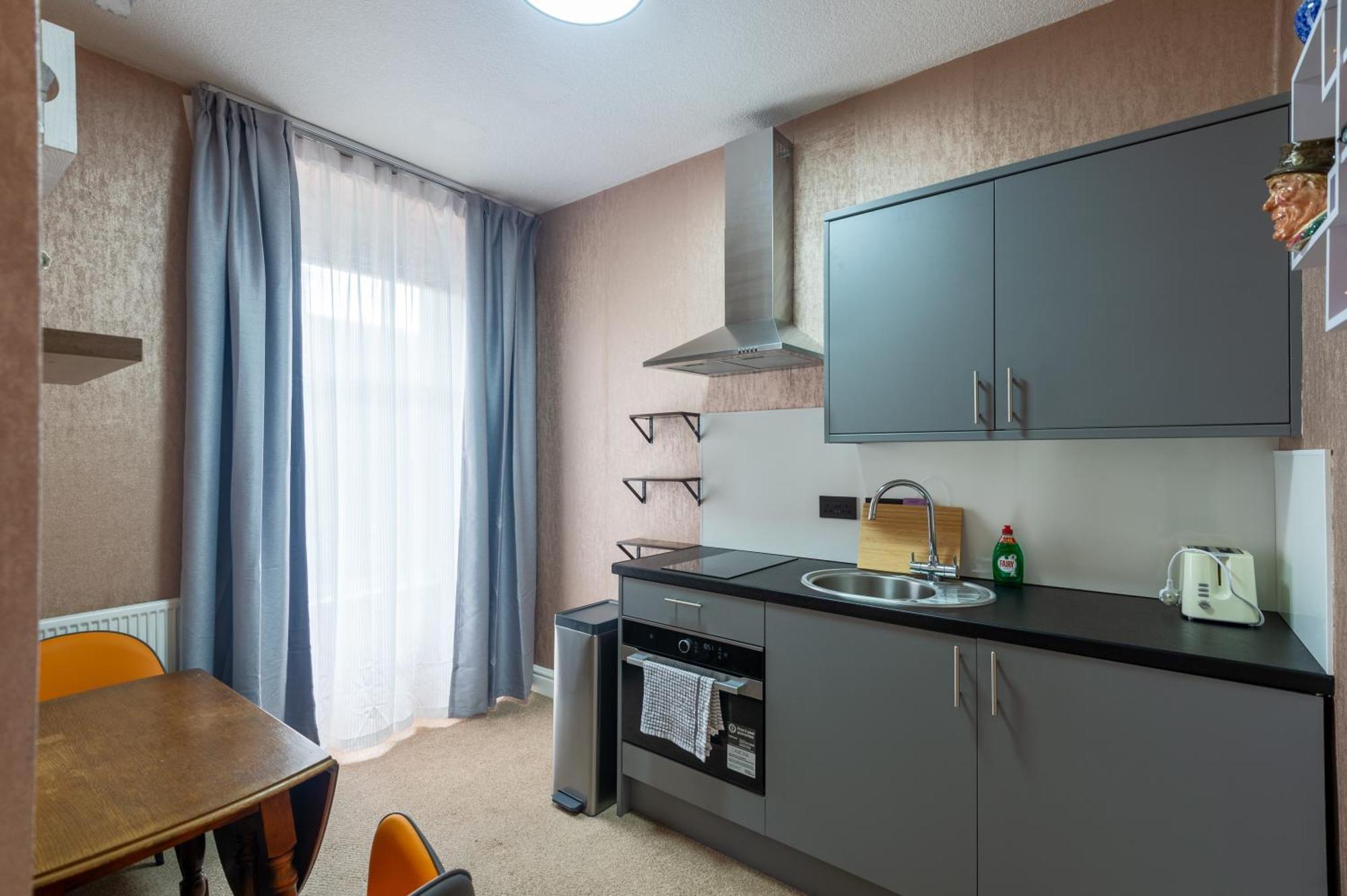 The Ambleside Apartments - Self Catering With Private Kitchen - Best For Location Экстерьер фото