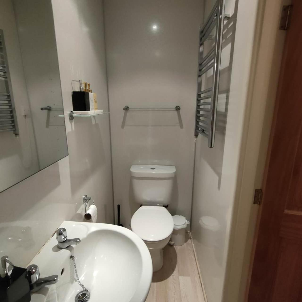 The Ambleside Apartments - Self Catering With Private Kitchen - Best For Location Экстерьер фото