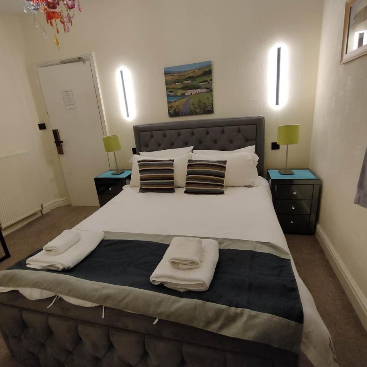 The Ambleside Apartments - Self Catering With Private Kitchen - Best For Location Экстерьер фото