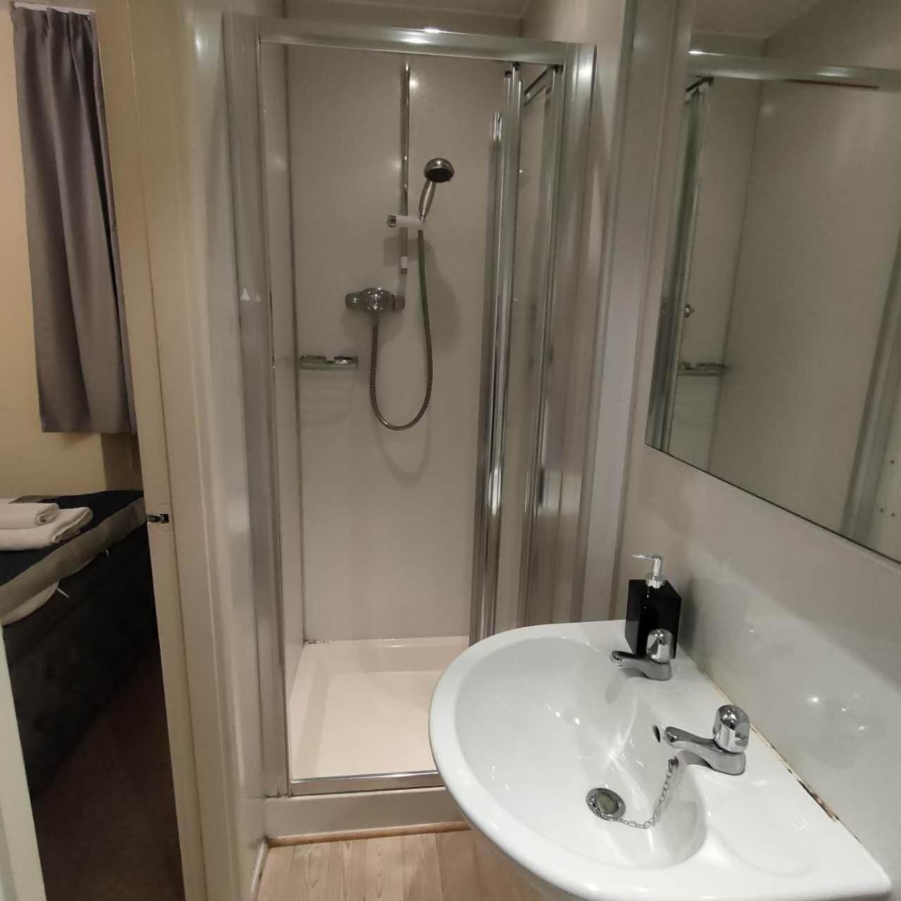 The Ambleside Apartments - Self Catering With Private Kitchen - Best For Location Экстерьер фото